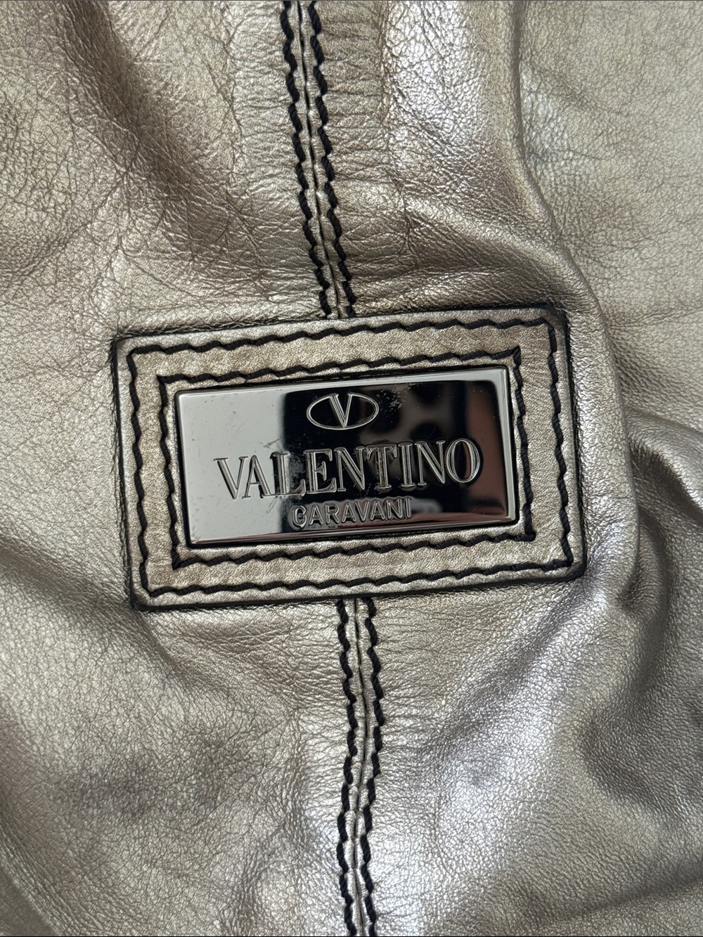 Valentino Garavani Metallic Silver Round Spiral Rosette Shoulder Bag - Picture 2 of 3